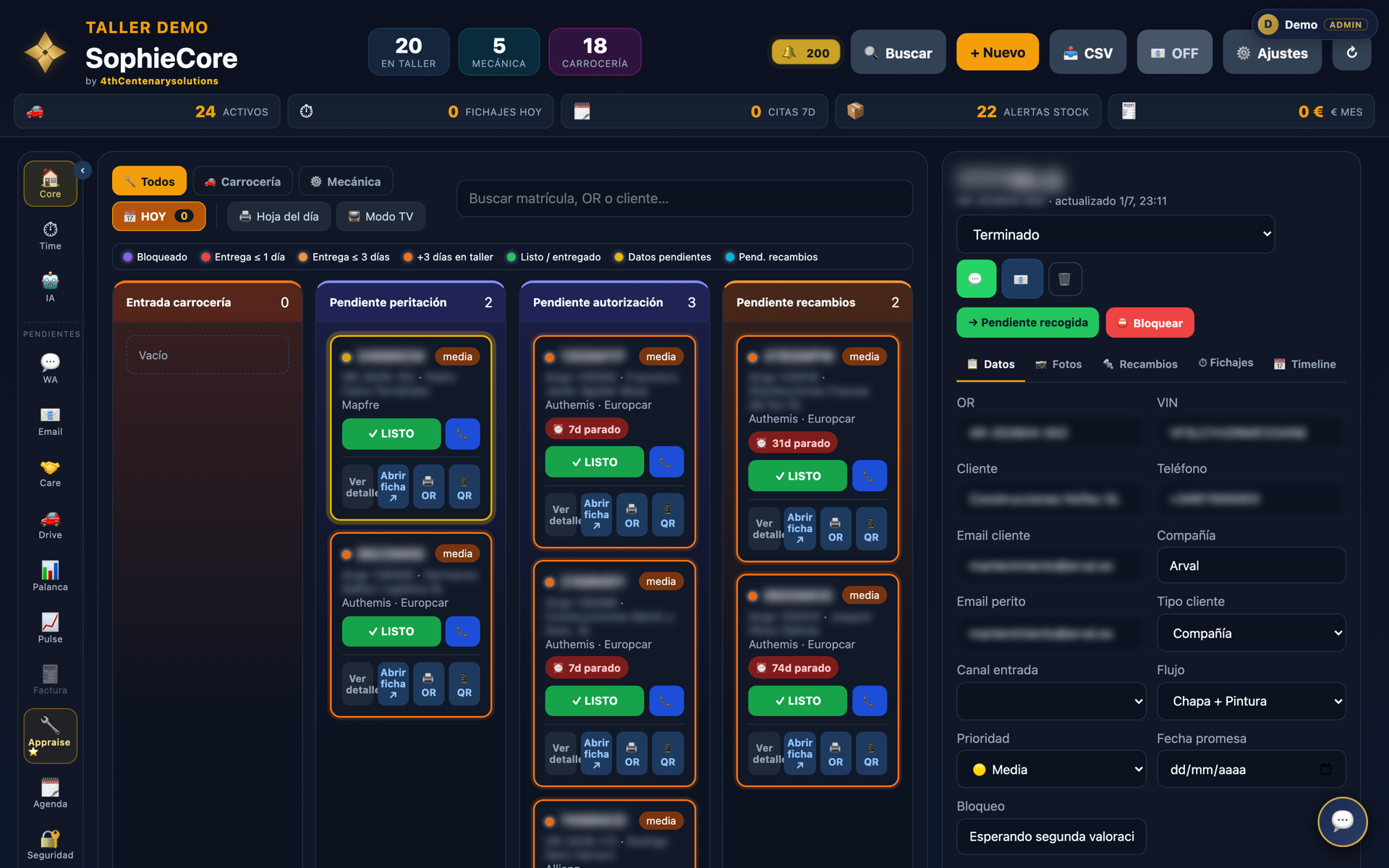 Tablero Kanban real de SophieCore con expedientes por estado, ficha de vehículo y aseguradoras; matrículas y clientes difuminados